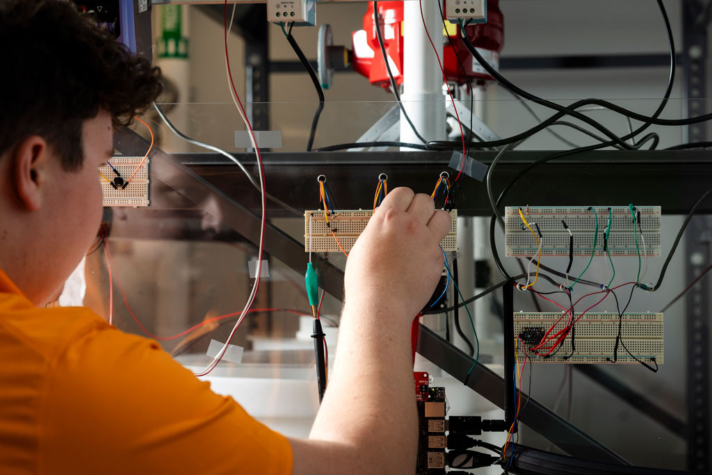 A detail photo of a Zeiss machine evaluating UT’s top left quadrant of the SEC logo